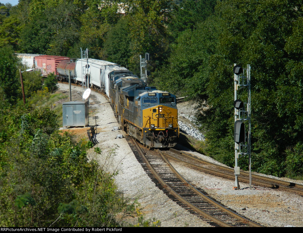 CSX 3299 (ET44AH) 81 (AC44CW) 3150 (ES44AC-H) 565 (AC44CW)